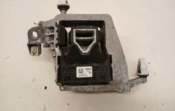 BMW 2 F46 Engine mount bracket 6875632 101017