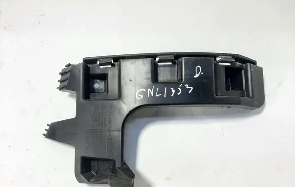 Rear bumper mounting bracket