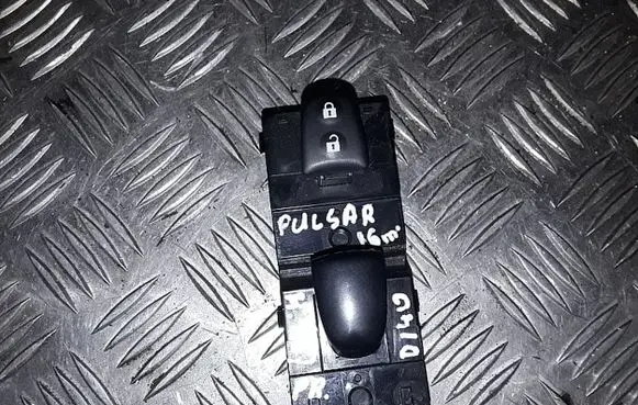 Nissan Pulsar Electric window control switch