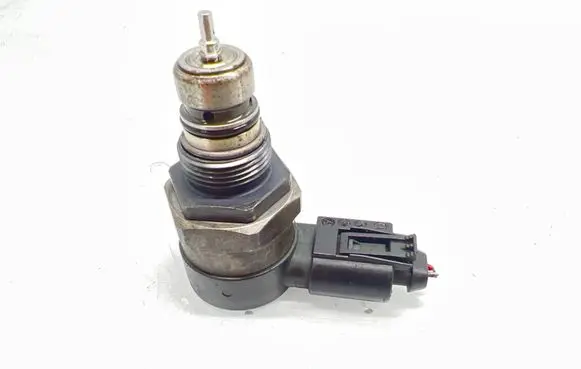 Mercedes-Benz ML W164 Fuel pressure regulator A6420780149