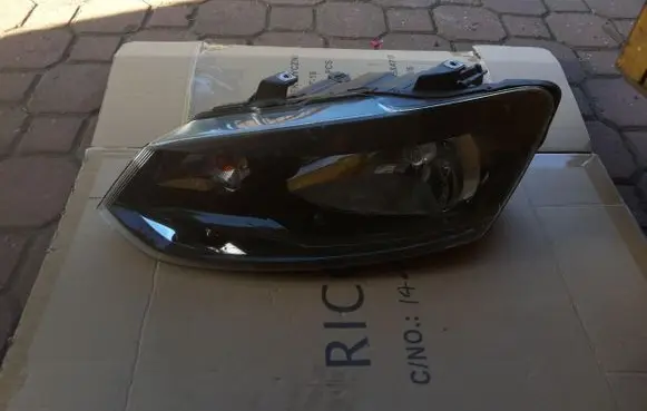 Volkswagen Polo VI Headlight/headlamp