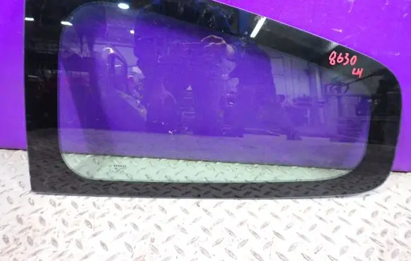 Renault Clio III Rear side window 
