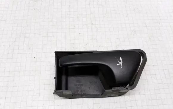 Volkswagen Golf III Front door interior handle 1H0837141