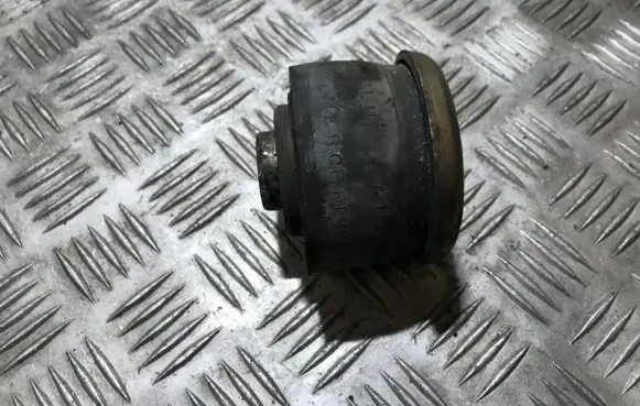 Mercedes-Benz ML W163 Engine mount bracket a1633170412