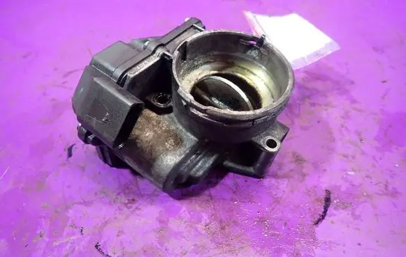Volkswagen PASSAT B6 Throttle body valve 