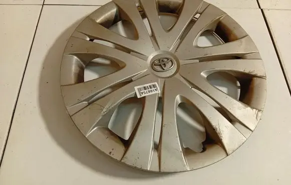 Toyota Auris 150 R15 wheel hub/cap/trim 2979