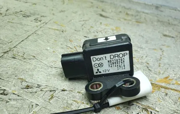 Mitsubishi Pajero Airbag deployment crash/impact sensor MR228392 X2T22171