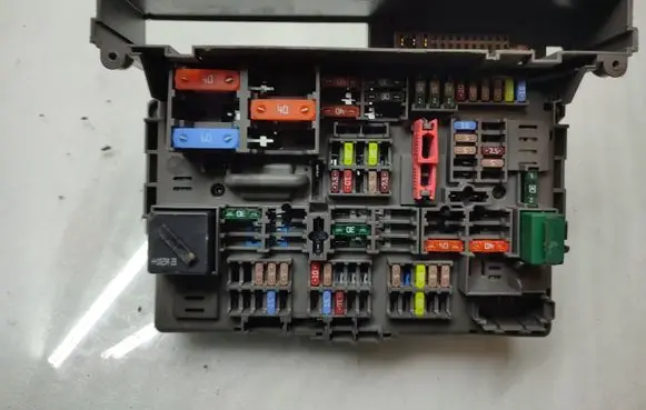 BMW 1 E81 E87 Fuse module 9119446