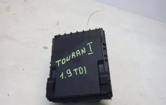 Volkswagen Touran I Fuse box set