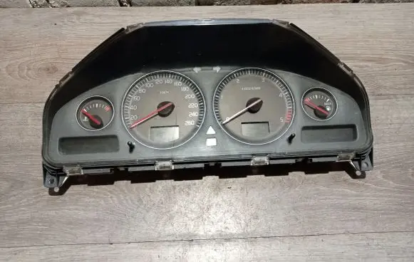 Volvo XC90 Speedometer (instrument cluster) 8602890 30746101 8691648
