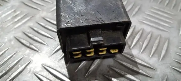 Mitsubishi Lancer Window wiper relay mb261624