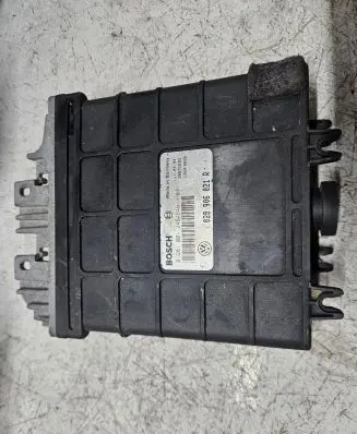 Volkswagen PASSAT B3 Engine control unit/module 028906021R 0281001245