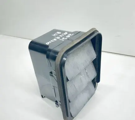 Quarter panel pressure vent
