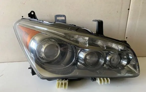 Infiniti QX80 Headlight/headlamp