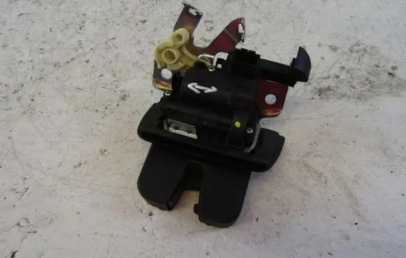 Tailgate/trunk/boot lock/catch/latch