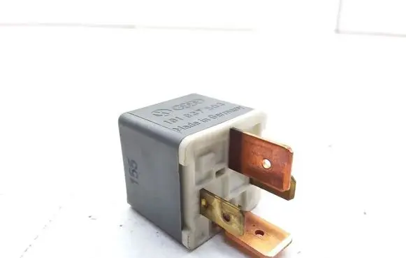 Volkswagen Golf III Other relay 191937503