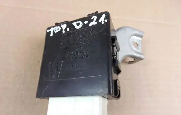Toyota Land Cruiser (J150) Window wiper relay 8594060120