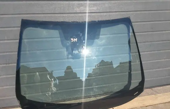 Nissan Qashqai Front windscreen/windshield window 