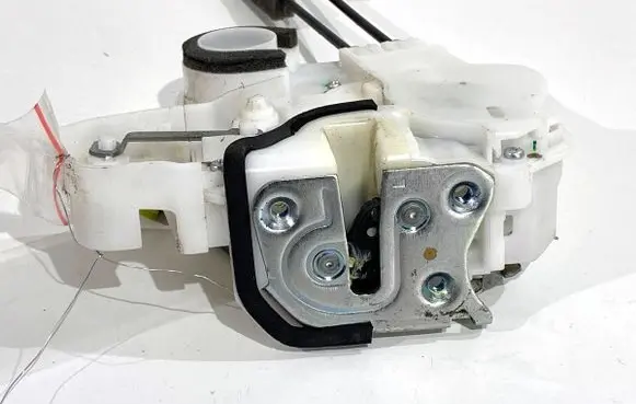 Mitsubishi Mirage VI G4 Attrage Front door lock