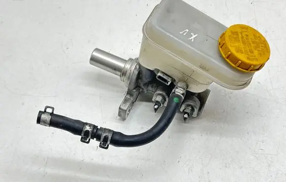 Brake fluid reservoir