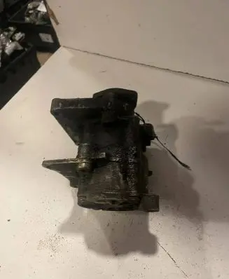 Mercedes-Benz E W210 Power steering pump 2106473