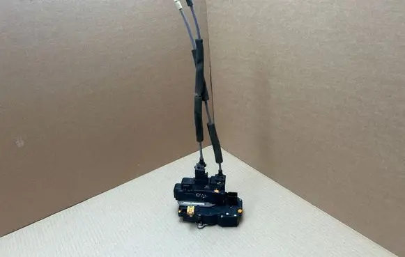 Chevrolet Captiva Rear door lock 
