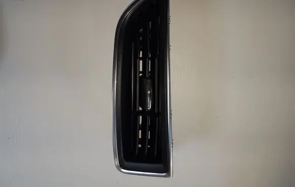 Ford Edge II Dash center air vent grill EM2B19C681