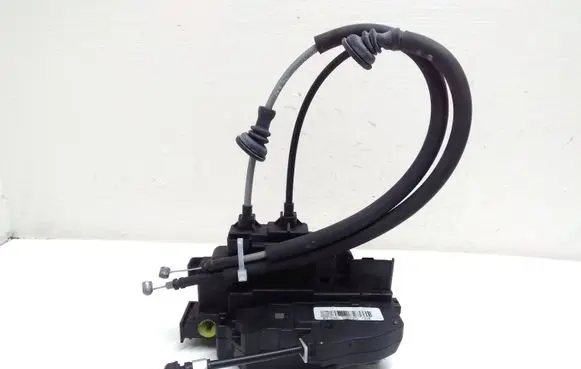 Hyundai Santa Fe Front door lock 813202B020