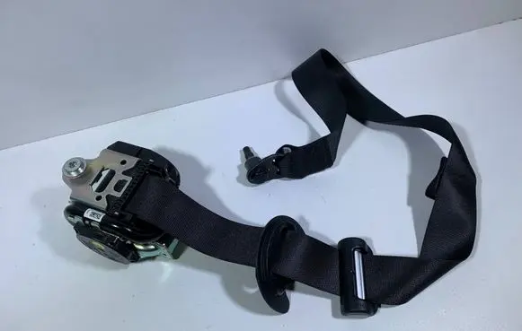 Mercedes-Benz Sprinter W907 W910 Front seatbelt A9078600700 9078600700 633937200