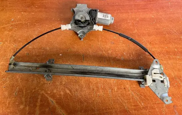 Nissan Almera N16 Front door window regulator with motor 400601