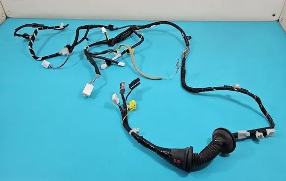 Toyota RAV 4 (XA40) Front door wiring loom 82151-42E40B IMPRK1484323