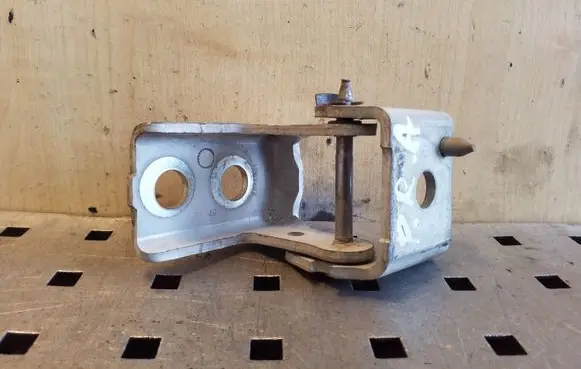 Citroen C4 Grand Picasso Front door lower hinge 