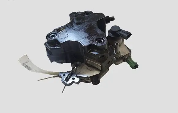Volvo V70 Fuel injection high pressure pump 0445010111 30756125