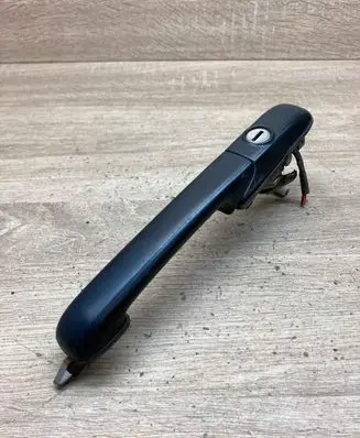 Volkswagen PASSAT B4 Front door exterior handle 357837223A