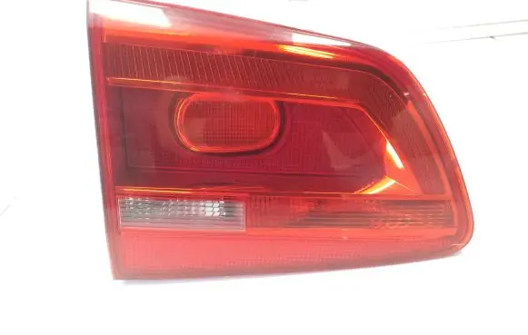 Volkswagen Touran II Tailgate rear/tail lights