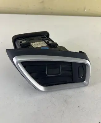 Nissan Qashqai Dashboard side air vent grill/cover trim 687604EH0A 687604EH0