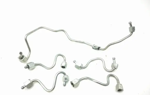 Fuel injector supply line/pipe
