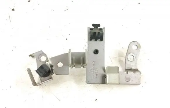 Mercedes-Benz C W205 Air filter cleaner box bracket assembly 2741400140 A2741400140