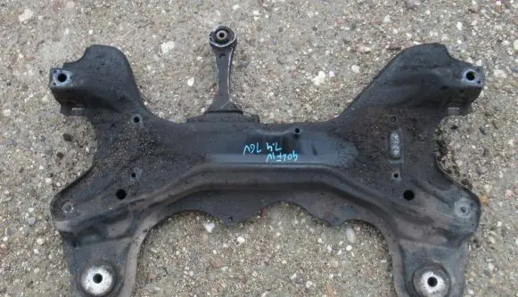Volkswagen Golf IV Engine mount bracket