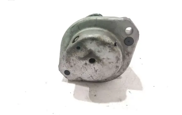 BMW 5 E60 E61 Engine mount bracket 6761090 586310