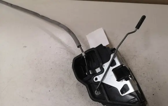 BMW 1 F20 F21 Front door lock 7202145