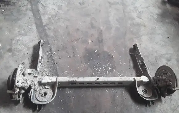 Nissan Primastar Rear axle beam