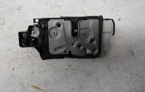 Volvo XC40 Front door lock 31462456
