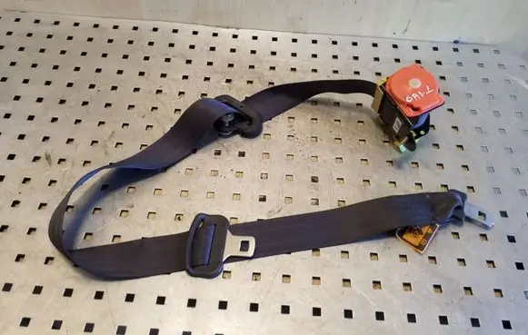 Rear seatbelt