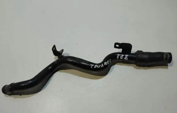 Volkswagen Touareg I Engine coolant pipe/hose