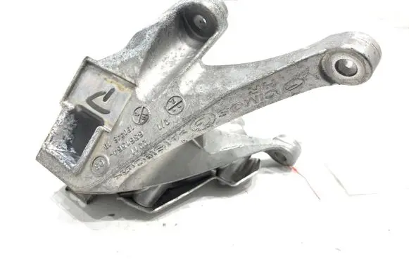 BMW 5 G30 G31 Engine mounting bracket 6861564
