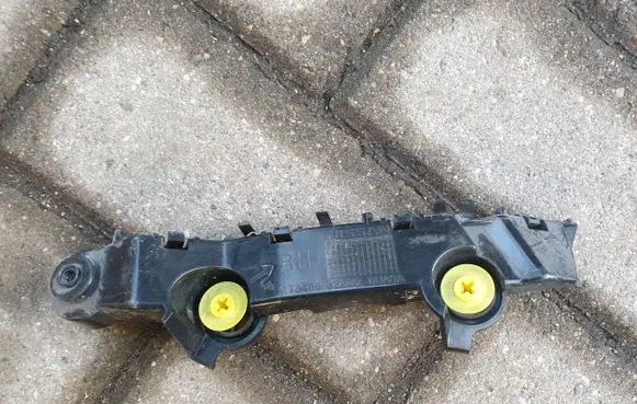 Nissan Qashqai J12 Front bumper mounting bracket 622226UA0A