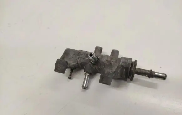 Opel Zafira B Fuel distributor 55203803