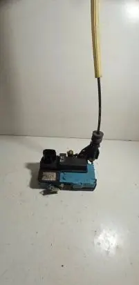 Volvo XC70 Front door lock 8650546