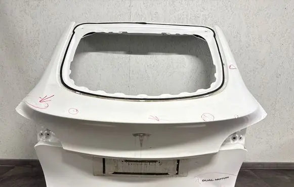 Tesla Model Y Tailgate/trunk/boot lid 1493410-E0-A